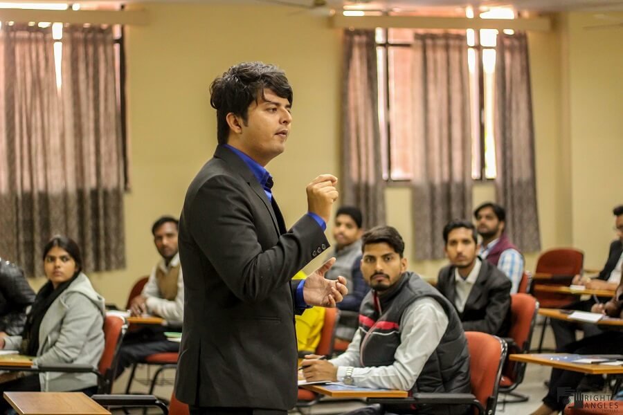 Harshit Gupta taking digital marketing classes in GrowthAcad's Pune institute